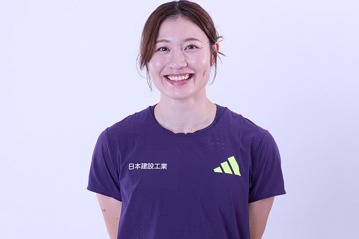 ジャージ姿で笑顔の福部選手