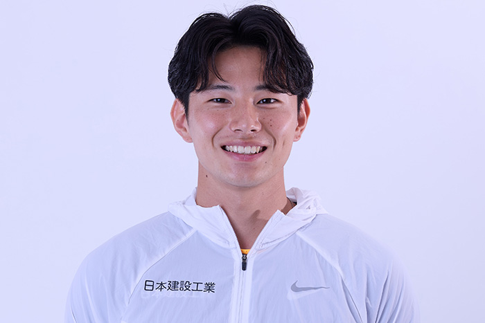 ジャージ姿で笑顔の愛宕選手